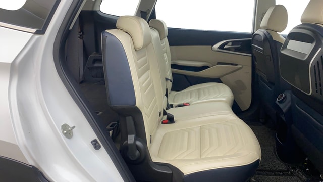 View Kia Carens Image 32 Used Kia Carens Image 32