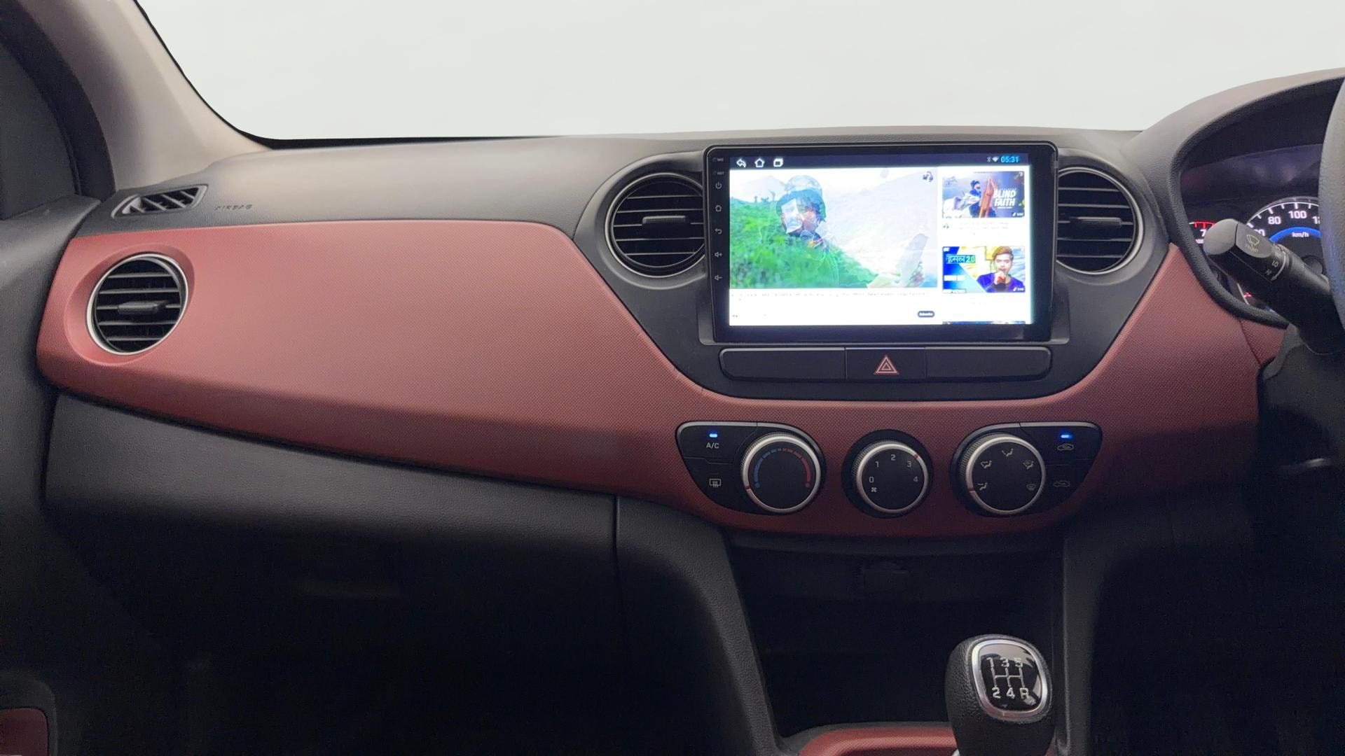 View 2017 Hyundai Grand i10 Sportz 1.2 Kappa Image 17 Used 2017 Hyundai Grand i10 Sportz 1.2 Kappa Image 17