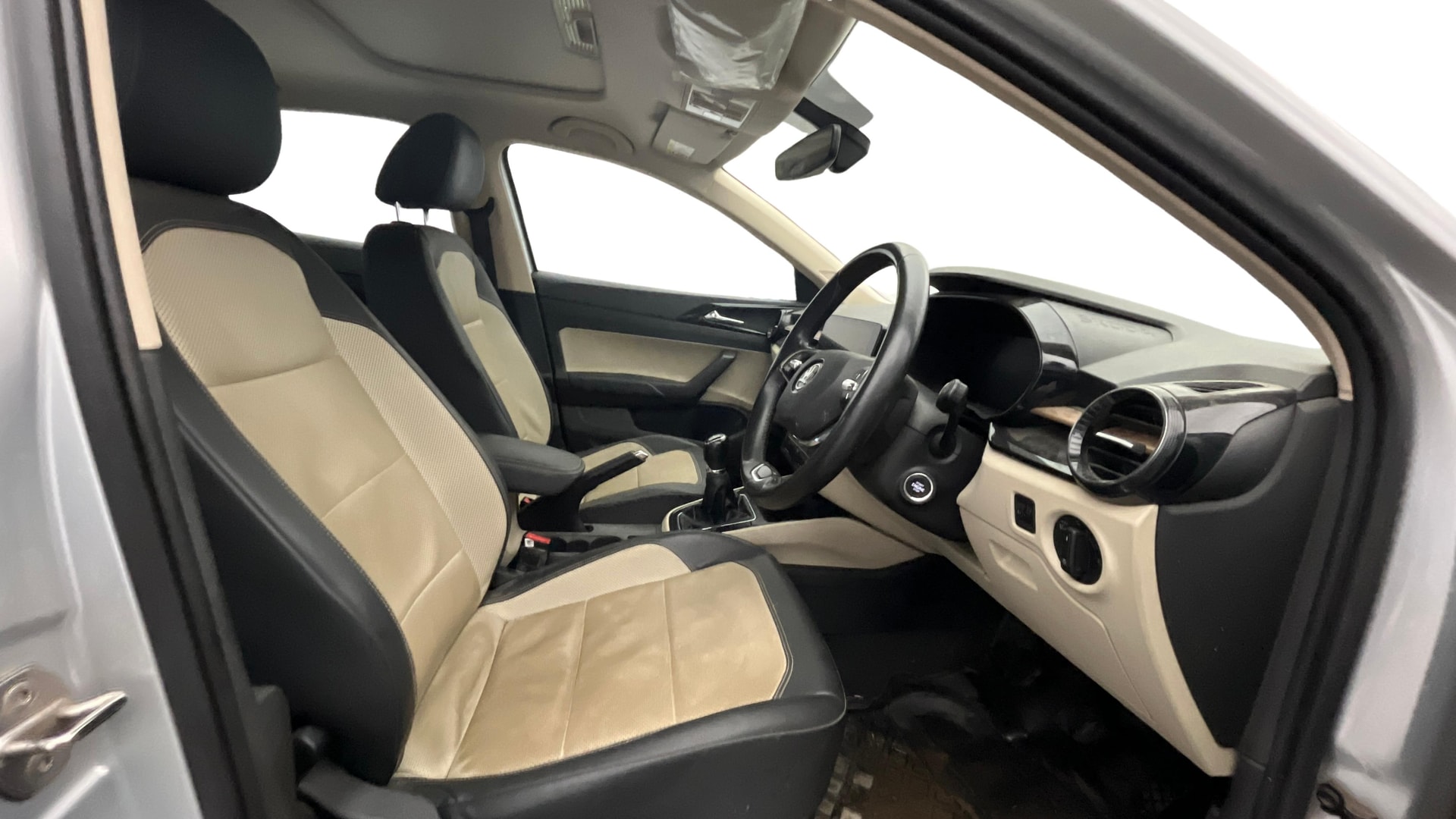 View 2022 Skoda Slavia Style 1.0 TSI MT Image 28 Used 2022 Skoda Slavia Style 1.0 TSI MT Image 28