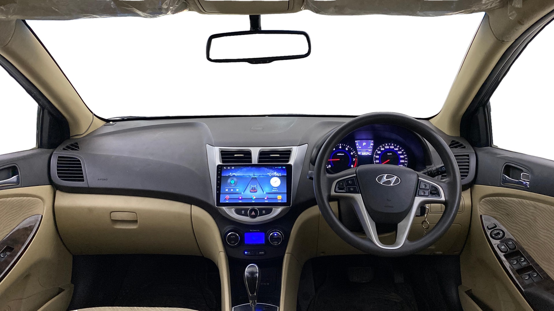 View 2014 Hyundai Fluidic Verna 1.6 VTVT SX AT Image 15 Used 2014 Hyundai Fluidic Verna 1.6 VTVT SX AT Image 15