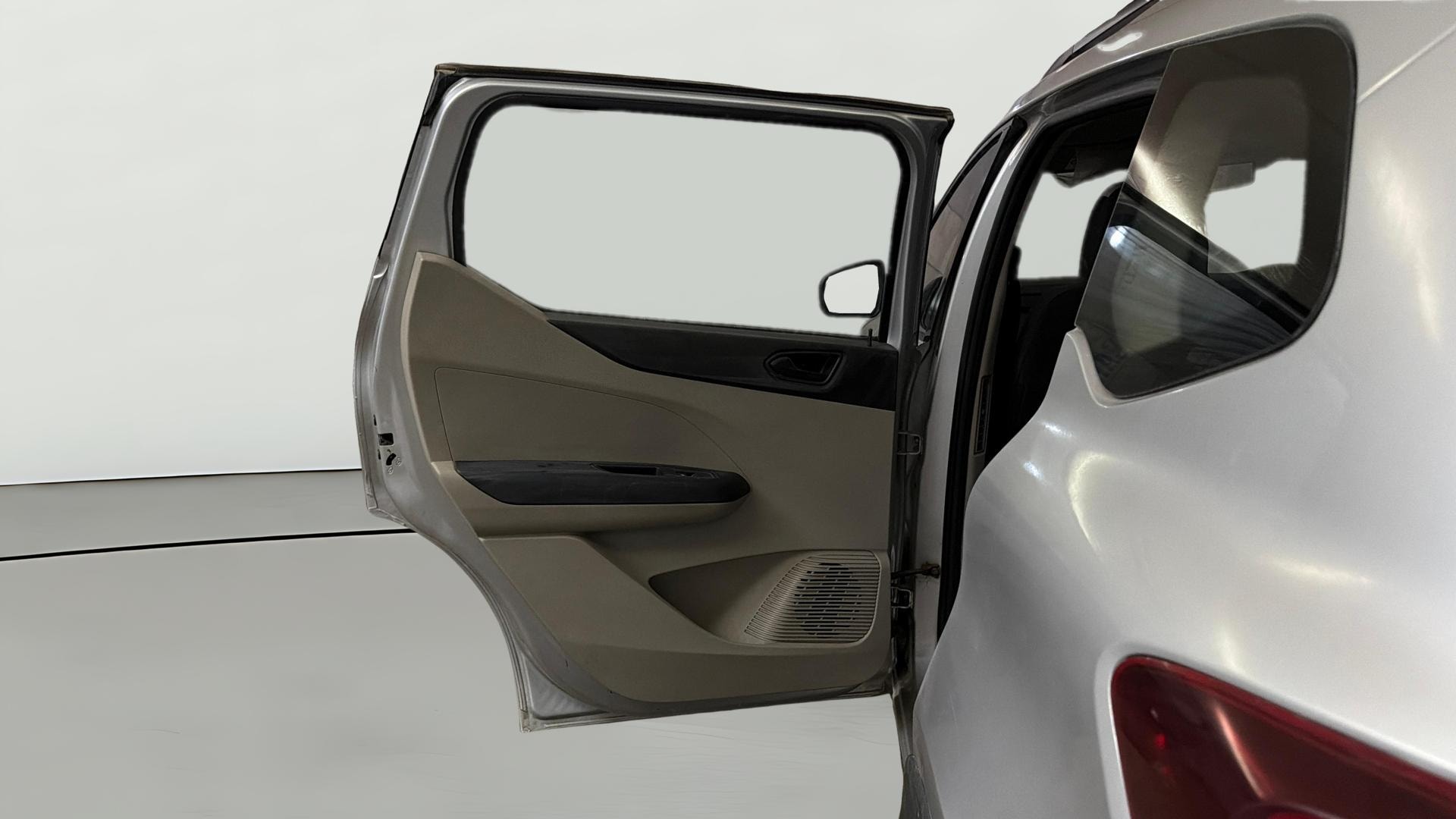 View 2019 Renault Triber RXT Image 15 Used 2019 Renault Triber RXT Image 15