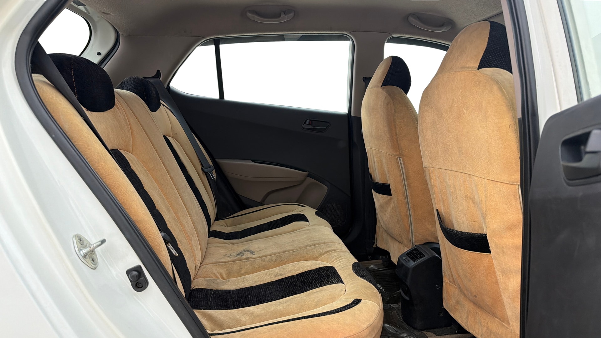 View 2015 Hyundai Grand i10 Magna 1.2 Kappa VTVT Image 33 Used 2015 Hyundai Grand i10 Magna 1.2 Kappa VTVT Image 33