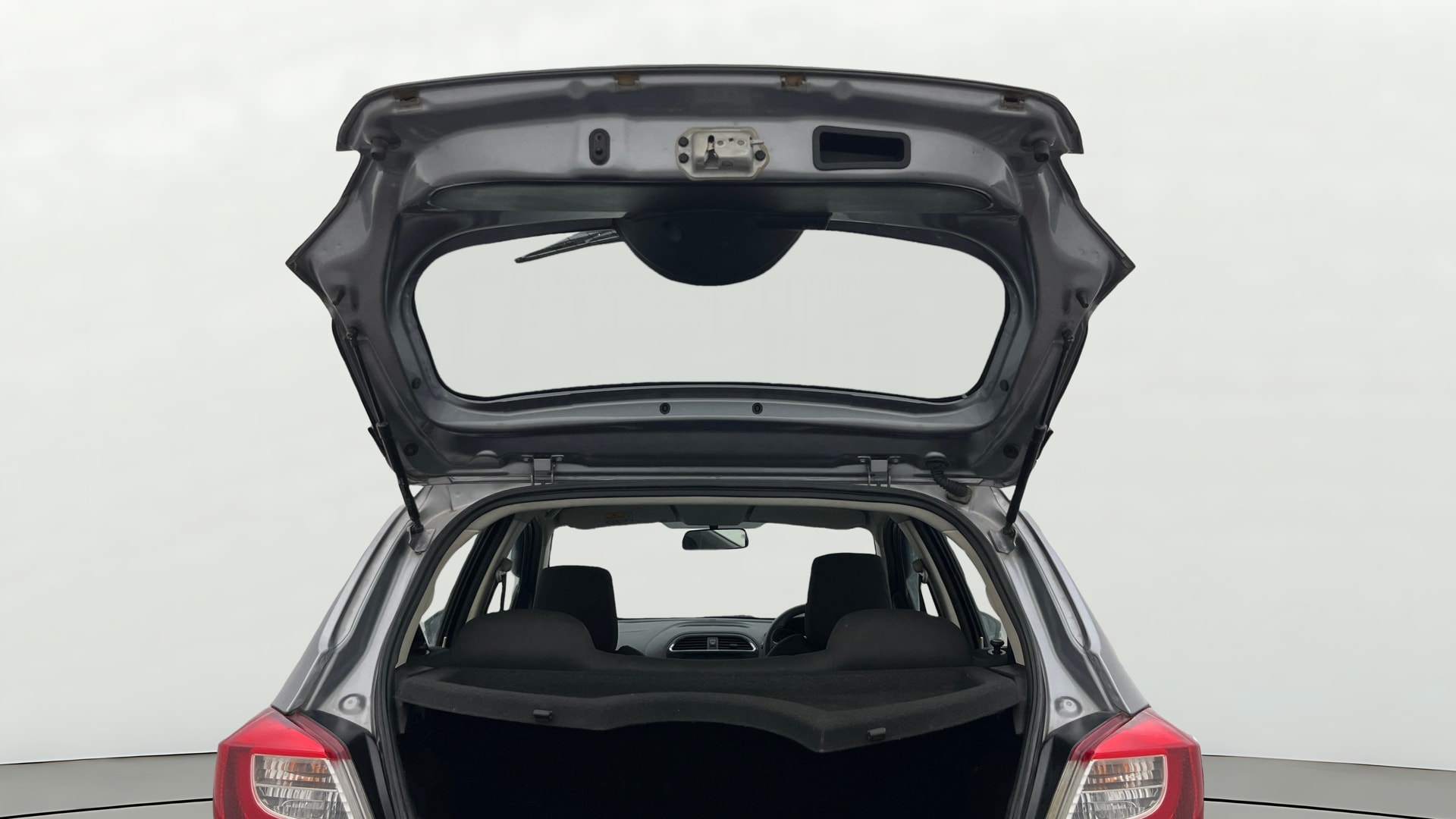 View 2019 Tata Tiago Revotorq XB Image 30 Used 2019 Tata Tiago Revotorq XB Image 30