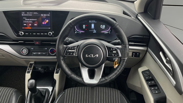 View Kia Carens Image 14 Used Kia Carens Image 14