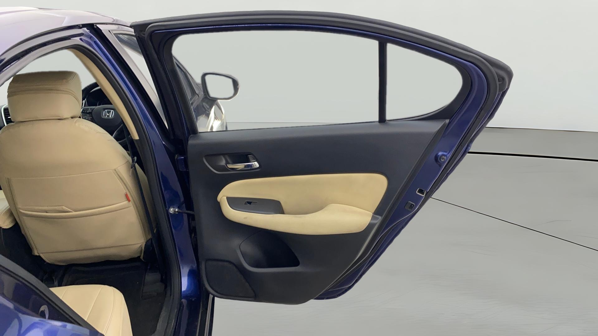 View 2023 Honda City ZX MT Diesel Anniversary Edition Image 8 Used 2023 Honda City ZX MT Diesel Anniversary Edition Image 8