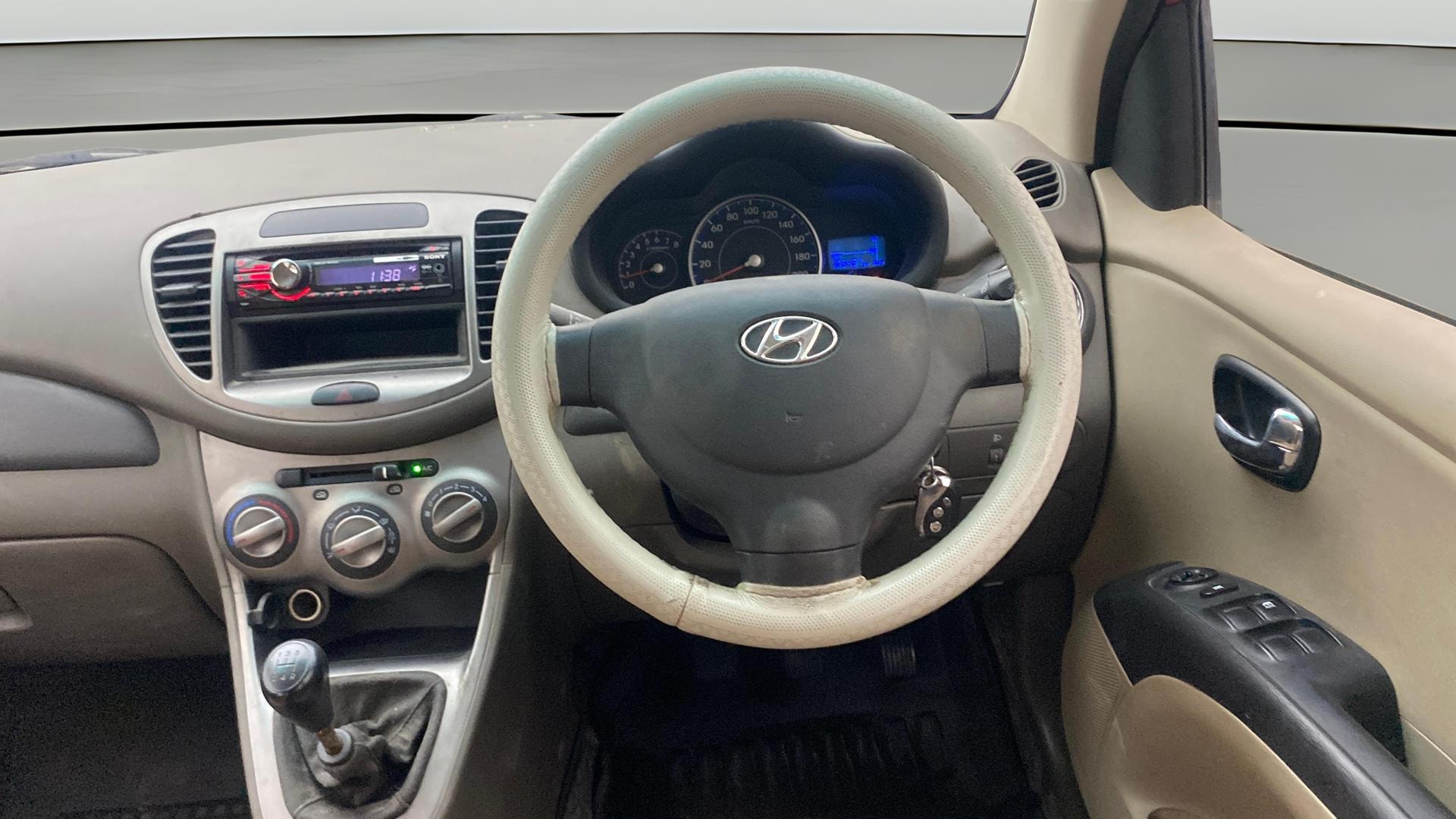 View 2013 Hyundai i10 1.2 Magna MT Image 20 Used 2013 Hyundai i10 1.2 Magna MT Image 20