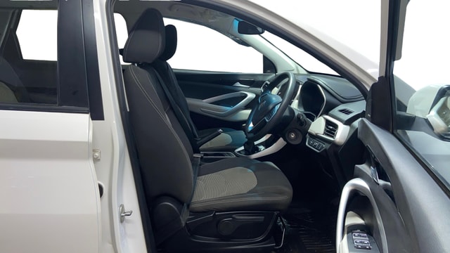 View MG Hector Plus Image 19 Used MG Hector Plus Image 19