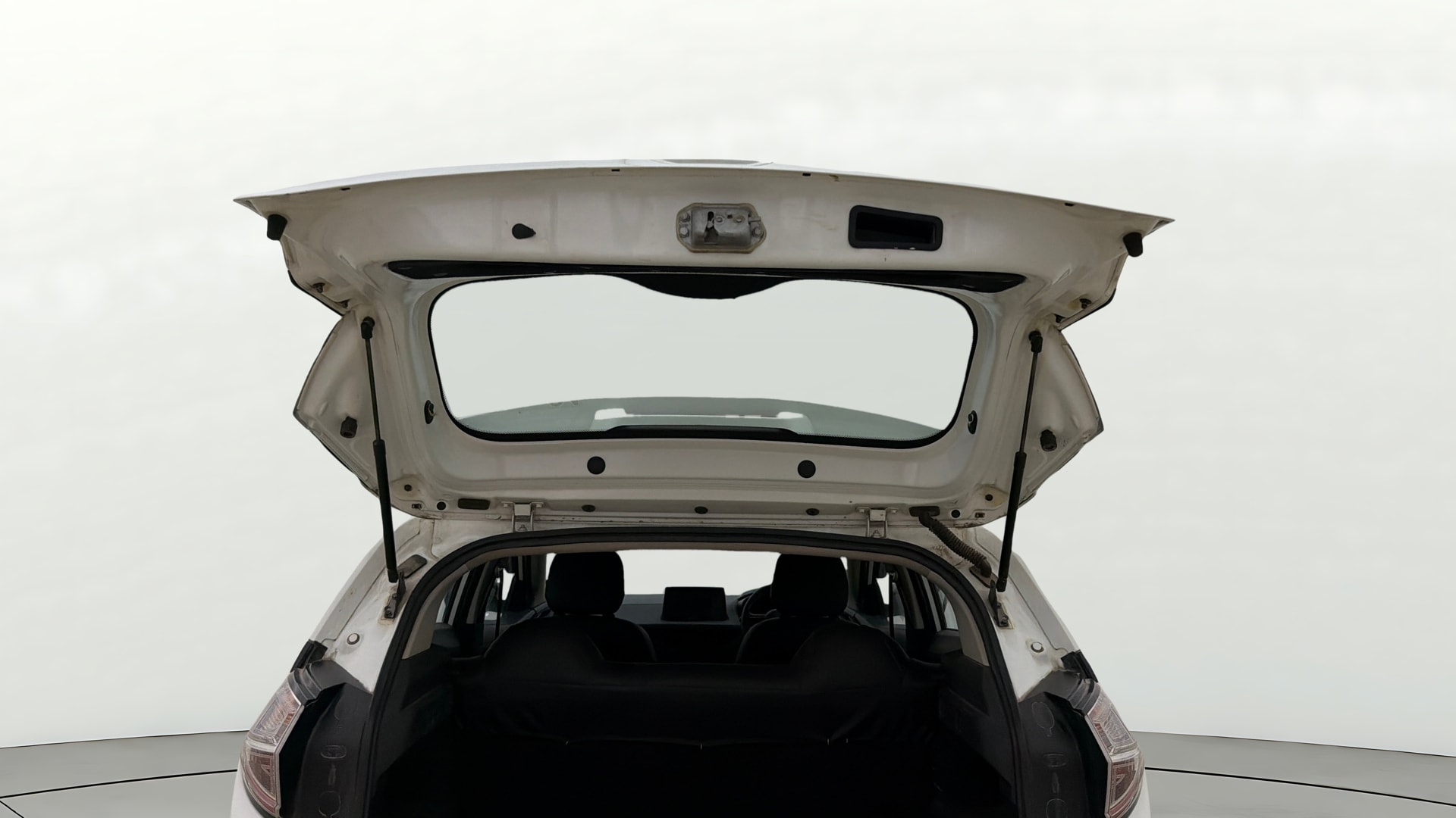 View 2018 Tata Nexon Revotron XE Image 16 Used 2018 Tata Nexon Revotron XE Image 16