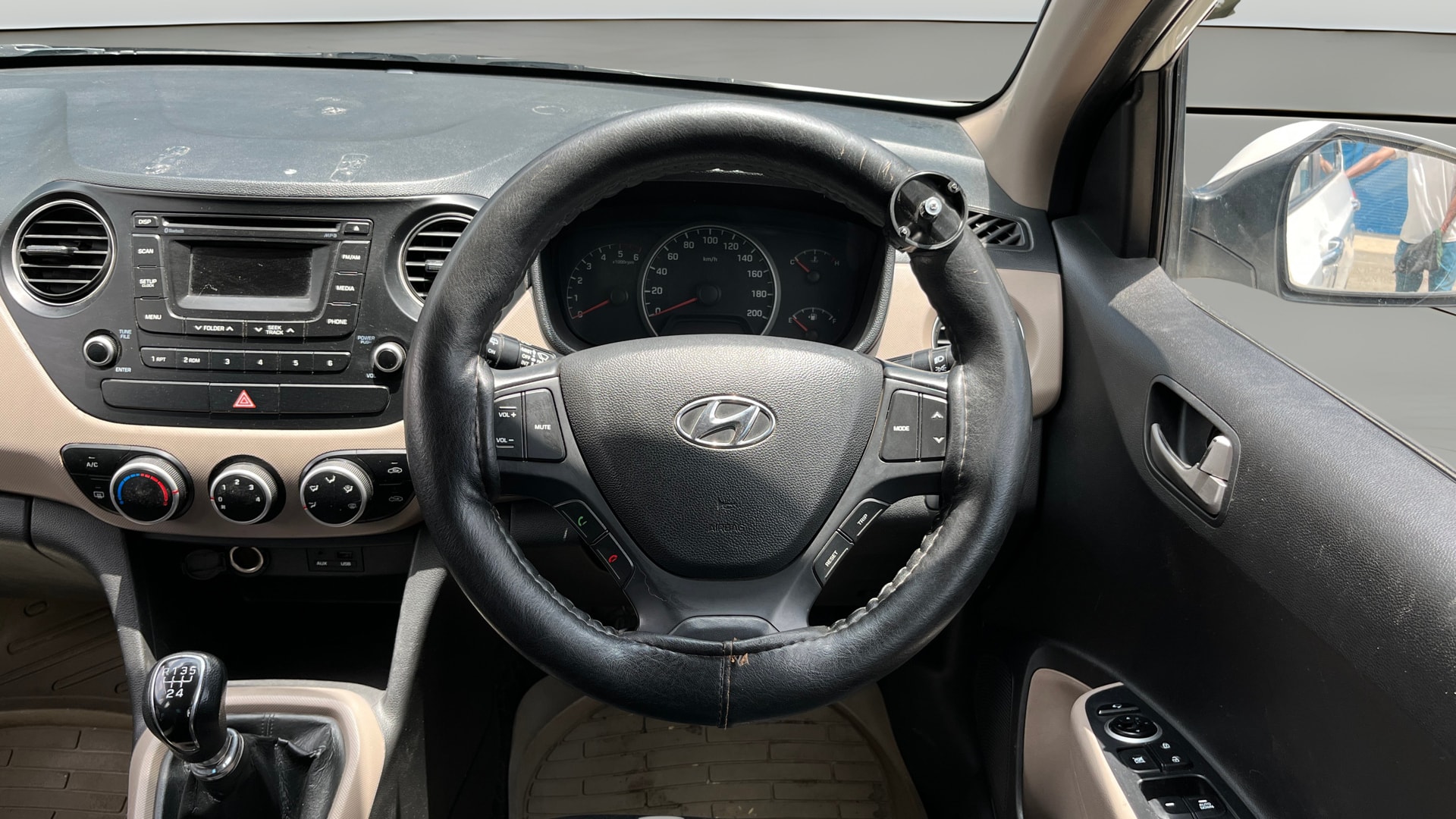 View 2014 Hyundai Grand i10 1.1 Asta Diesel Image 20 Used 2014 Hyundai Grand i10 1.1 Asta Diesel Image 20