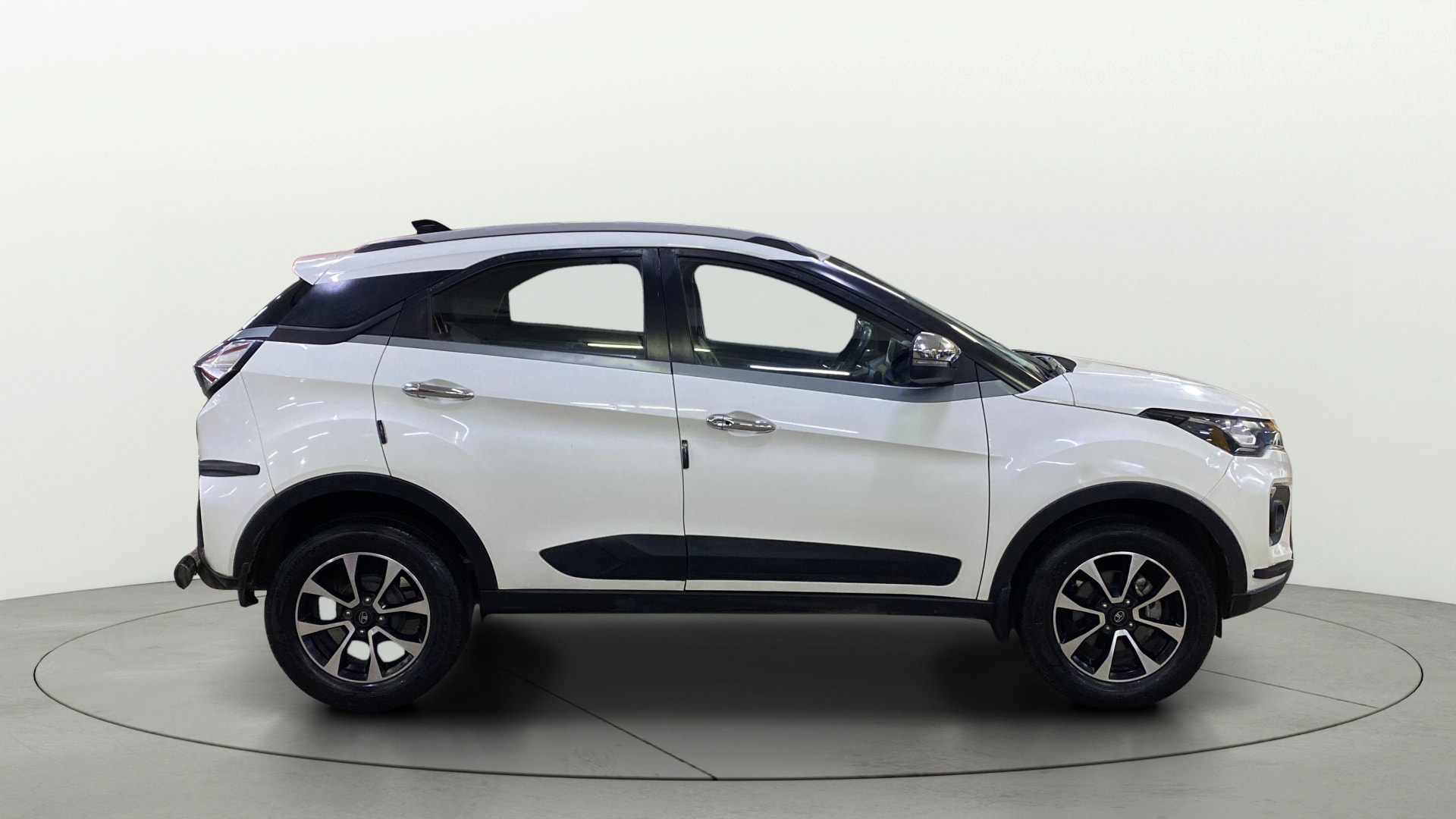 View 2021 Tata Nexon Revotron XE Image 8 Used 2021 Tata Nexon Revotron XE Image 8