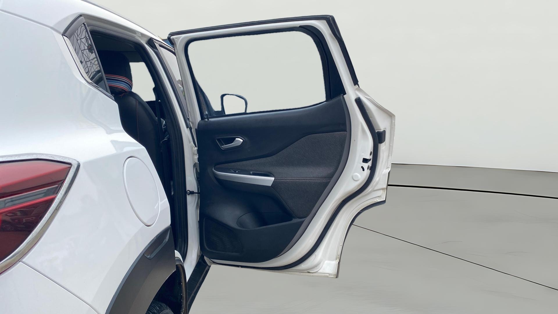 View 2023 Nissan Magnite XV Premium Image 6 Used 2023 Nissan Magnite XV Premium Image 6