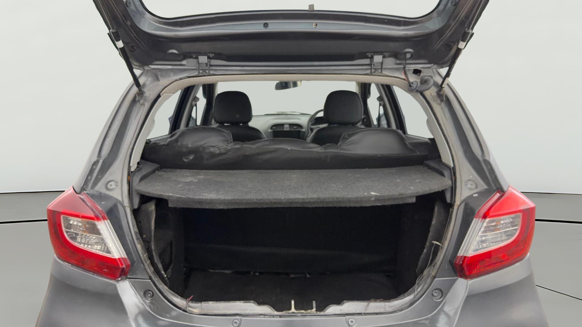 View 2024 Tata Tiago Revotorq XB Image 37 Used 2024 Tata Tiago Revotorq XB Image 37