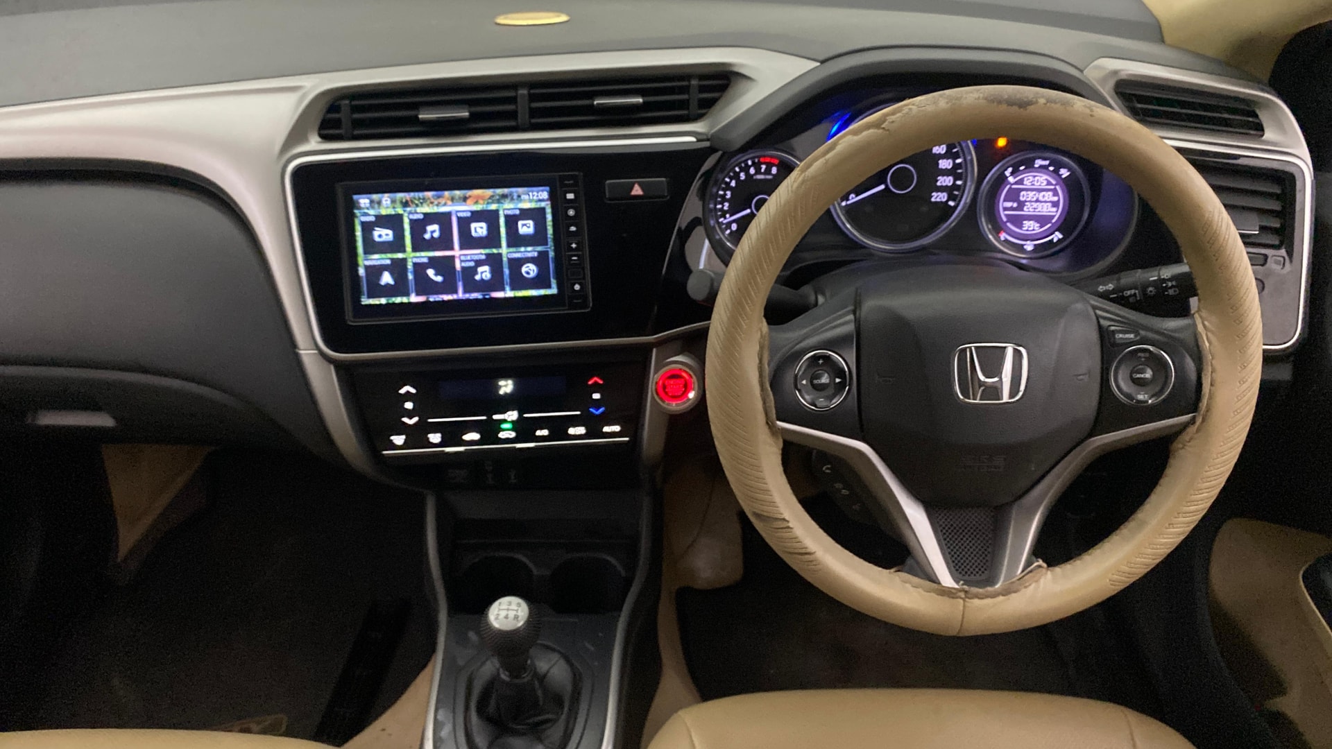 View 2022 Honda City ZX MT Diesel Anniversary Edition Image 21 Used 2022 Honda City ZX MT Diesel Anniversary Edition Image 21