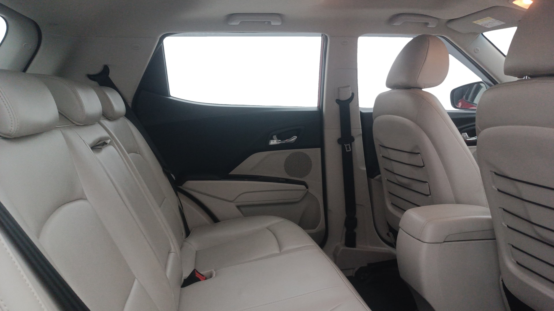 View 2021 Mahindra XUV300 W4 Petrol BS IV Image 37 Used 2021 Mahindra XUV300 W4 Petrol BS IV Image 37