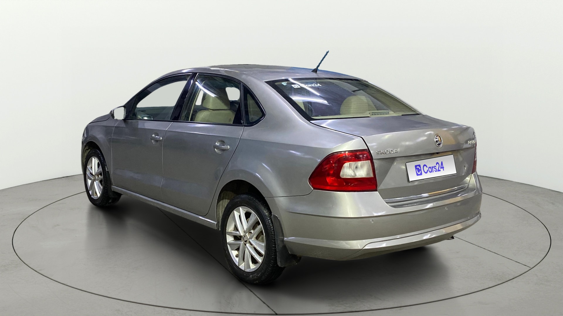 View 2018 Skoda Rapid 1.5 TDI CR Style AT BS IV Image 2 Used 2018 Skoda Rapid 1.5 TDI CR Style AT BS IV Image 2