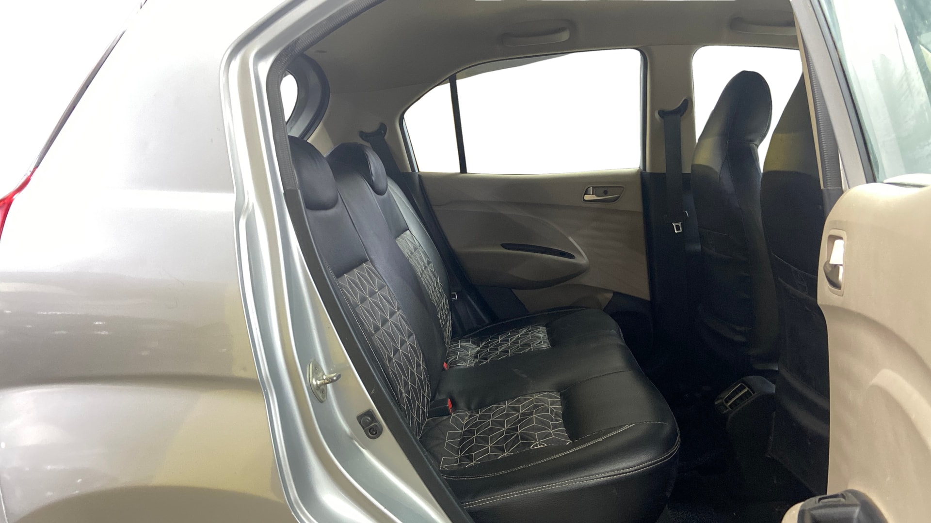 View 2018 Hyundai New Santro D-Lite Petrol Image 35 Used 2018 Hyundai New Santro D-Lite Petrol Image 35