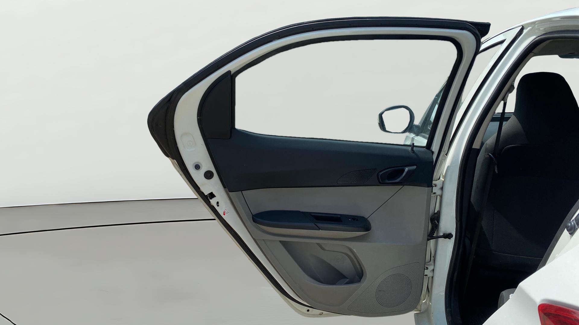 View 2018 Tata Tiago Revotorq XB Image 22 Used 2018 Tata Tiago Revotorq XB Image 22