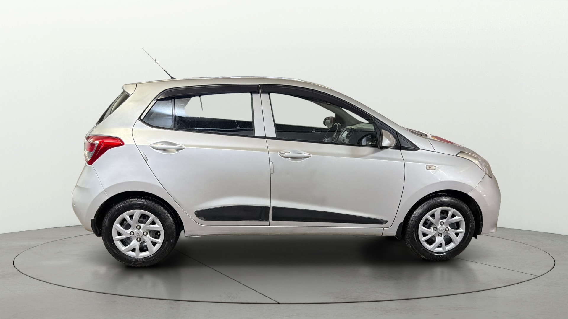 View 2017 Hyundai Grand i10 Sportz 1.2 Kappa Image 8 Used 2017 Hyundai Grand i10 Sportz 1.2 Kappa Image 8