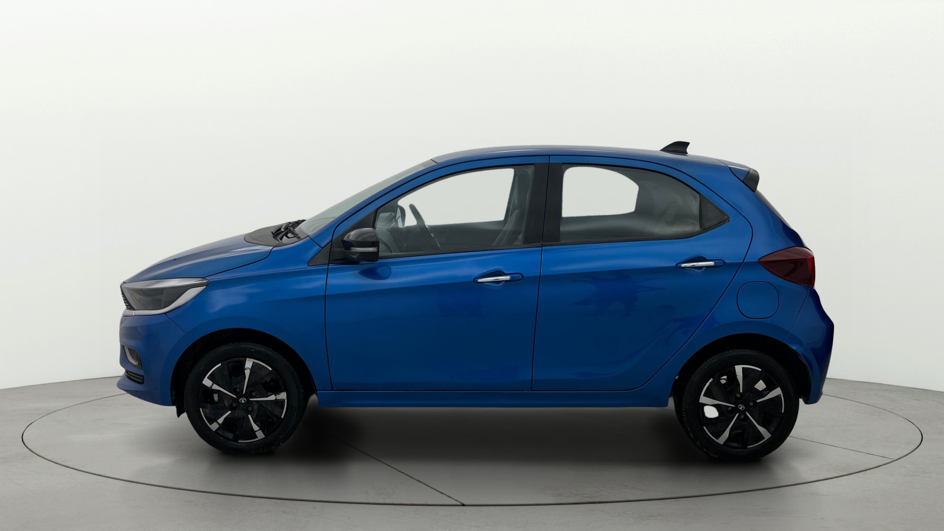 View 2025 Tata Tiago Revotorq XB Image 6 Used 2025 Tata Tiago Revotorq XB Image 6