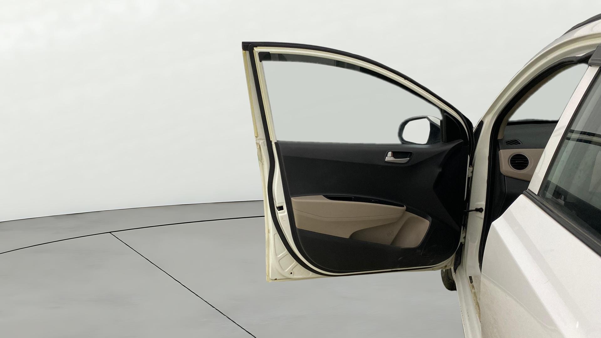 View 2014 Hyundai Grand i10 Asta AT 1.2 Kappa VTVT Image 30 Used 2014 Hyundai Grand i10 Asta AT 1.2 Kappa VTVT Image 30