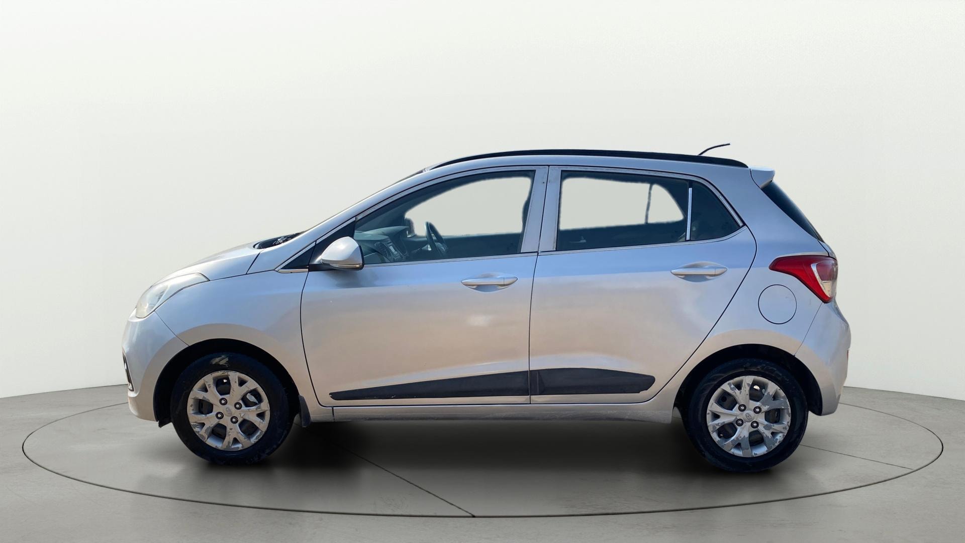 View 2015 Hyundai Grand i10 Sportz 1.2 Kappa Image 5 Used 2015 Hyundai Grand i10 Sportz 1.2 Kappa Image 5
