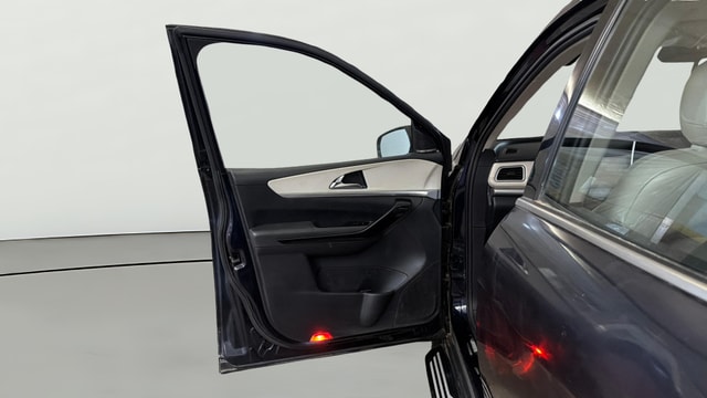 View Mahindra XUV700 Image 33 Used Mahindra XUV700 Image 33