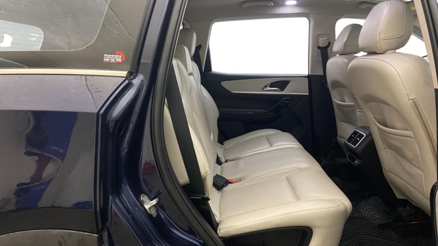 View Mahindra XUV700 Image 38 Used Mahindra XUV700 Image 38