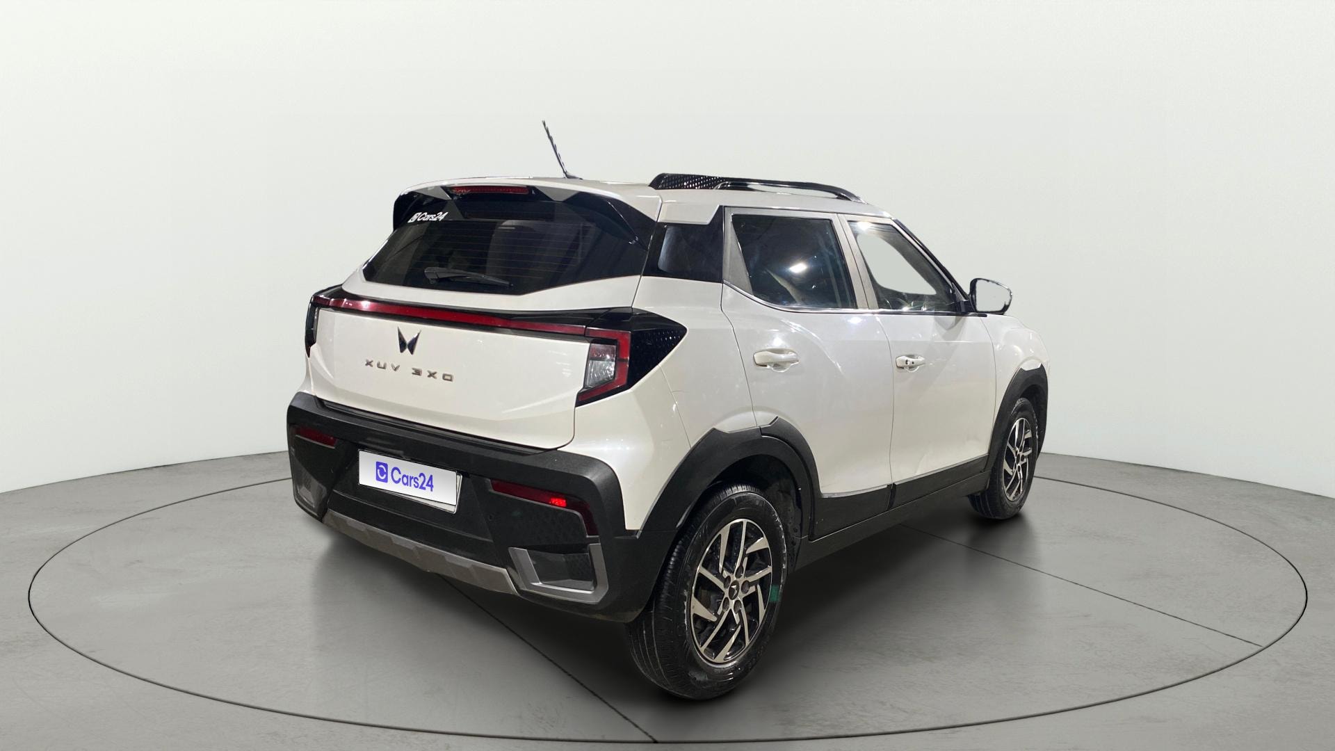 View 2024 Mahindra XUV 3XO AX5 1.2 L TCMPFi AT Image 47 Used 2024 Mahindra XUV 3XO AX5 1.2 L TCMPFi AT Image 47