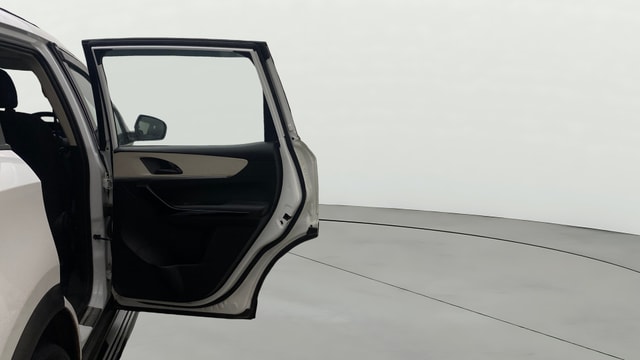 View Mahindra XUV700 Image 7 Used Mahindra XUV700 Image 7