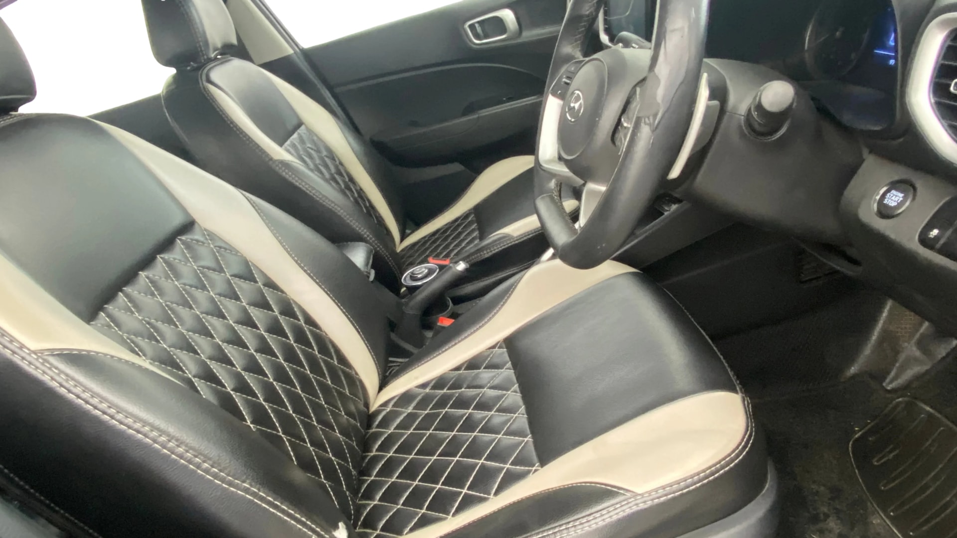 View 2021 Hyundai Venue SX Plus 1.0 Petrol AT Image 28 Used 2021 Hyundai Venue SX Plus 1.0 Petrol AT Image 28