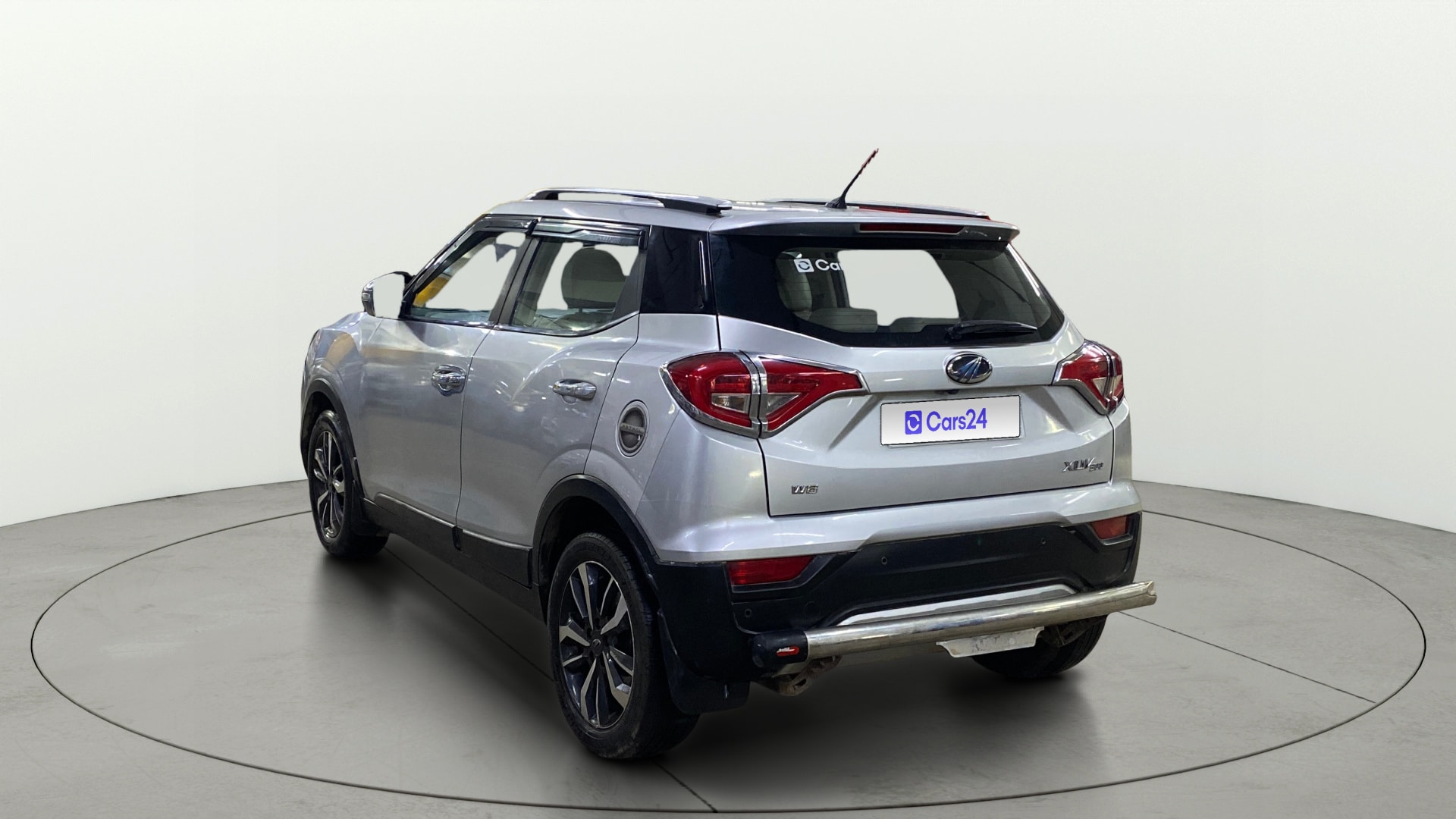View 2019 Mahindra XUV300 W4 Petrol BS IV Image 2 Used 2019 Mahindra XUV300 W4 Petrol BS IV Image 2