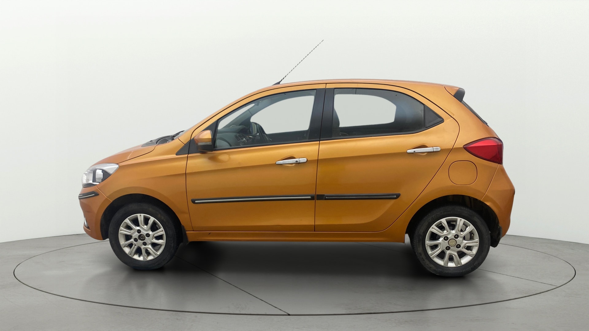 View 2017 Tata Tiago Revotorq XB Image 6 Used 2017 Tata Tiago Revotorq XB Image 6
