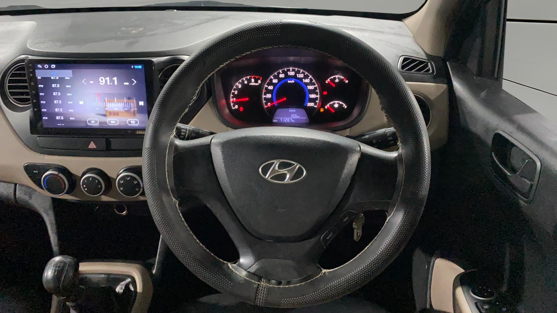 View 2014 Hyundai Grand i10 1.1 Magna Diesel Image 20 Used 2014 Hyundai Grand i10 1.1 Magna Diesel Image 20