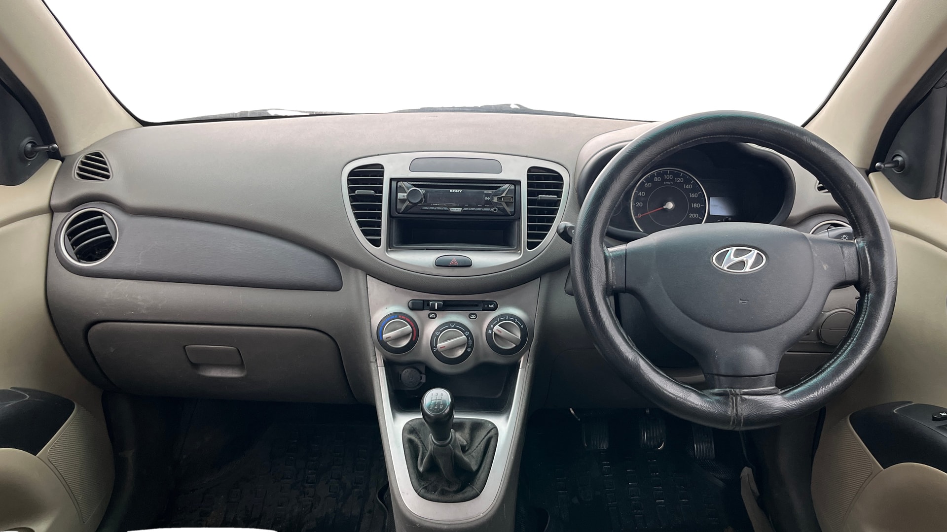 View 2015 Hyundai i10 1.1 Magna Image 15 Used 2015 Hyundai i10 1.1 Magna Image 15