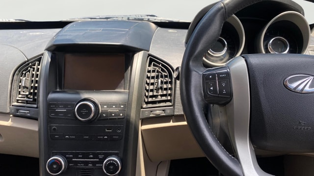 View Mahindra XUV500 Image 19 Used Mahindra XUV500 Image 19