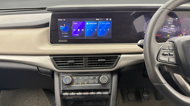 View Mahindra XUV700 Image 18 Used Mahindra XUV700 Image 18