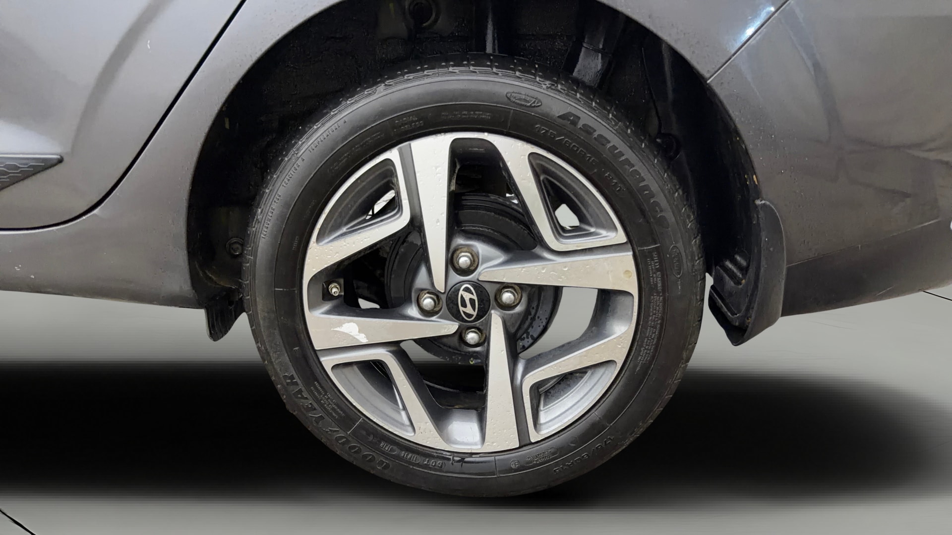 View 2025 Hyundai Aura SX MT CNG Image 11 Used 2025 Hyundai Aura SX MT CNG Image 11