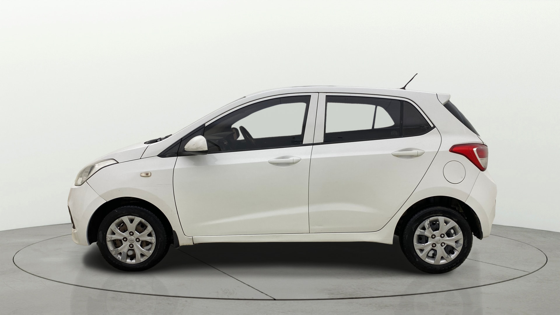 View 2016 Hyundai Grand i10 1.1 Magna Diesel Image 5 Used 2016 Hyundai Grand i10 1.1 Magna Diesel Image 5