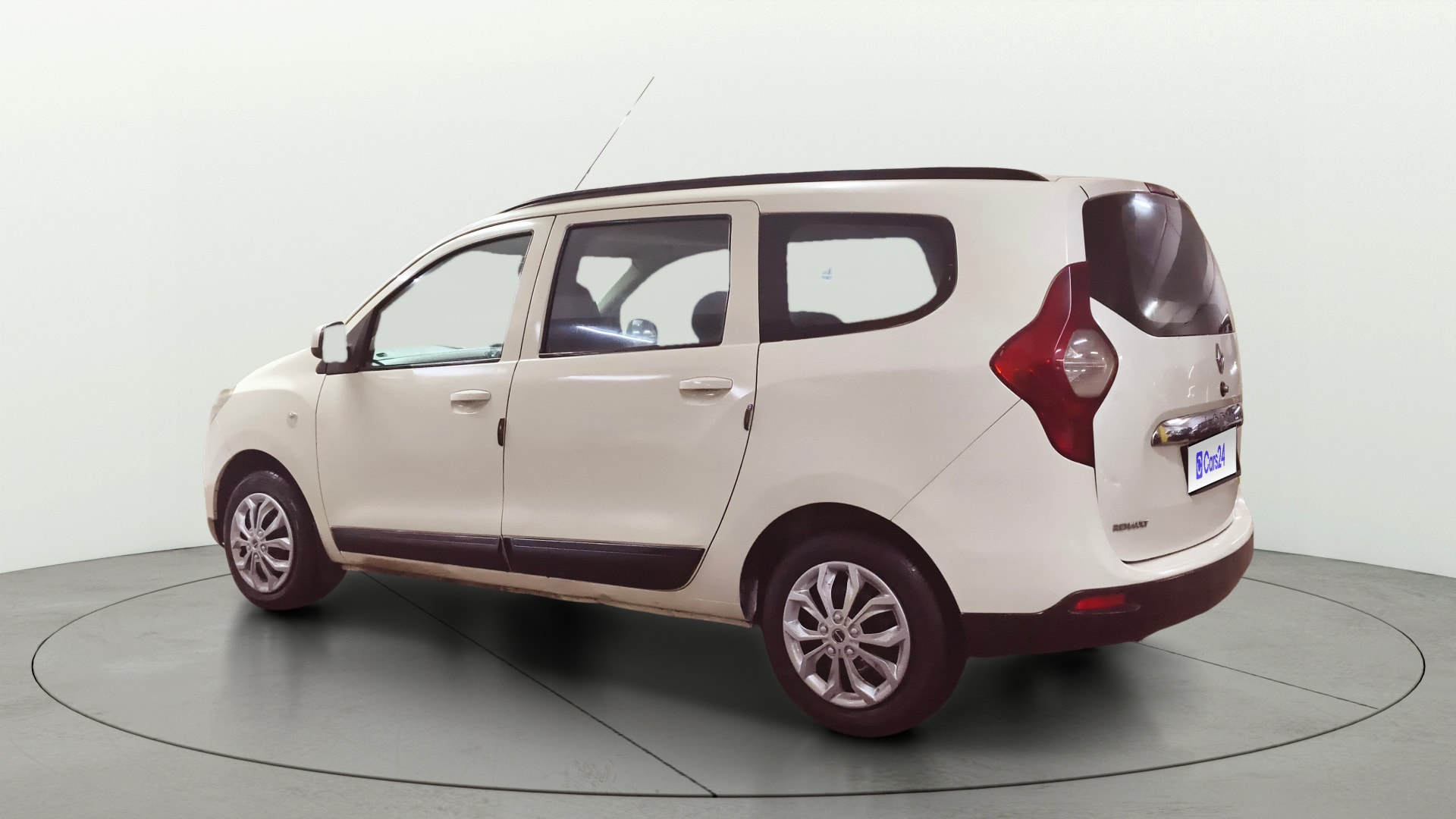 View 2015 Renault Lodgy 110 PS RxL (8 Seater) Image 2 Used 2015 Renault Lodgy 110 PS RxL (8 Seater) Image 2
