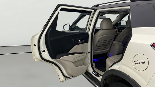 View Mahindra XUV300 Image 15 Used Mahindra XUV300 Image 15