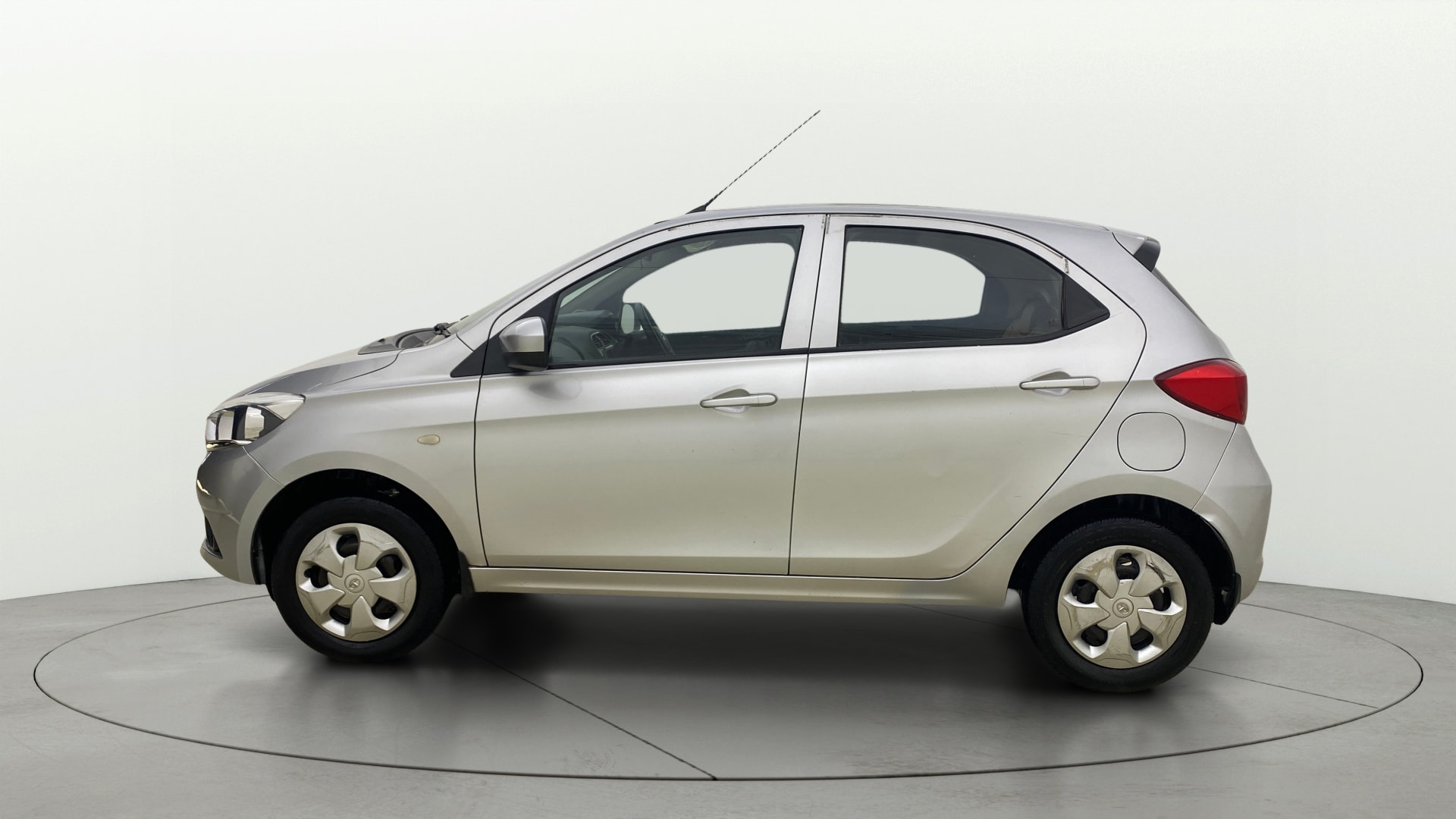 View 2018 Tata Tiago Revotorq XB Image 5 Used 2018 Tata Tiago Revotorq XB Image 5