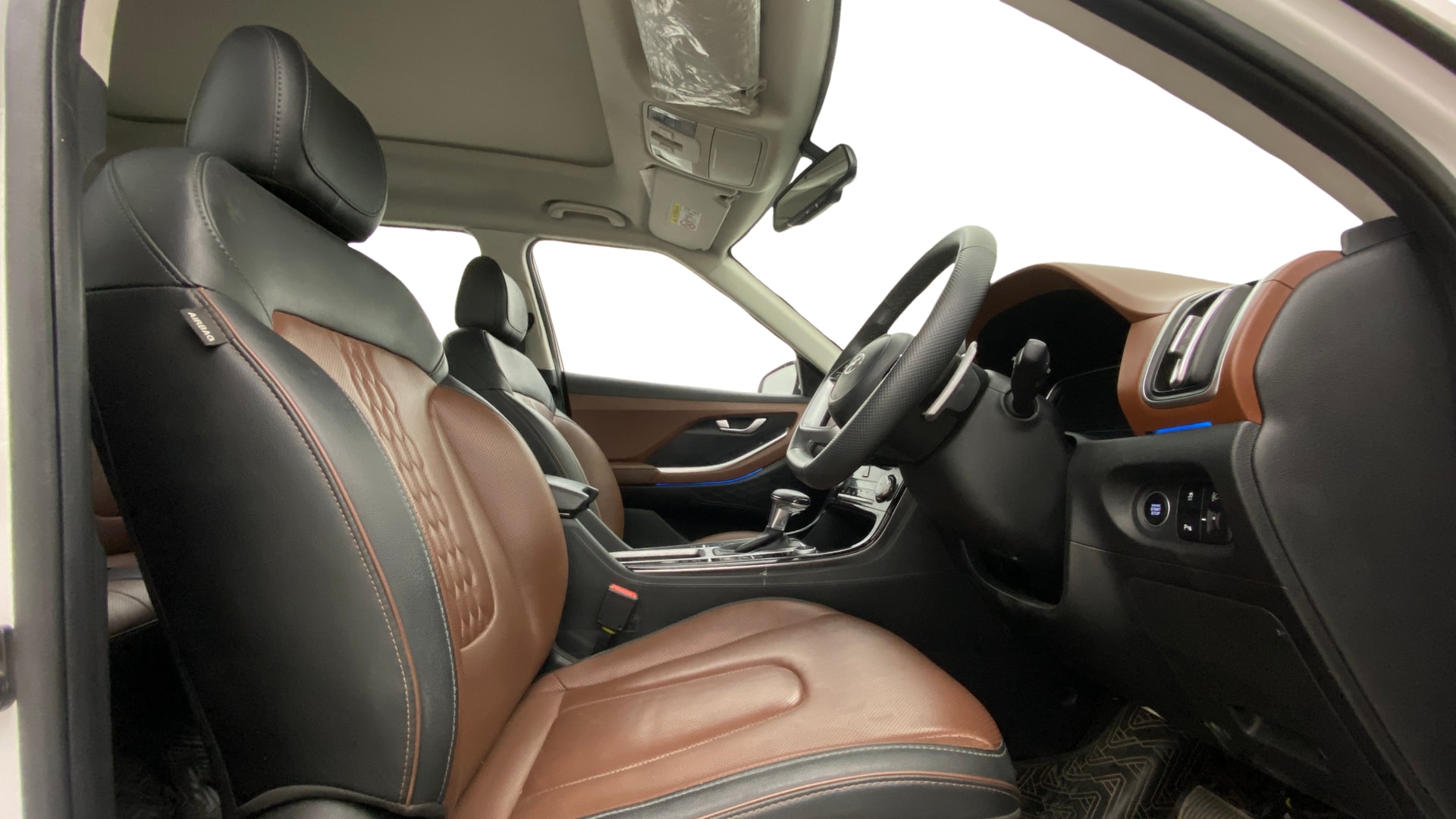 View 2022 Hyundai Alcazar Prestige 6 Seater MT Petrol Image 19 Used 2022 Hyundai Alcazar Prestige 6 Seater MT Petrol Image 19