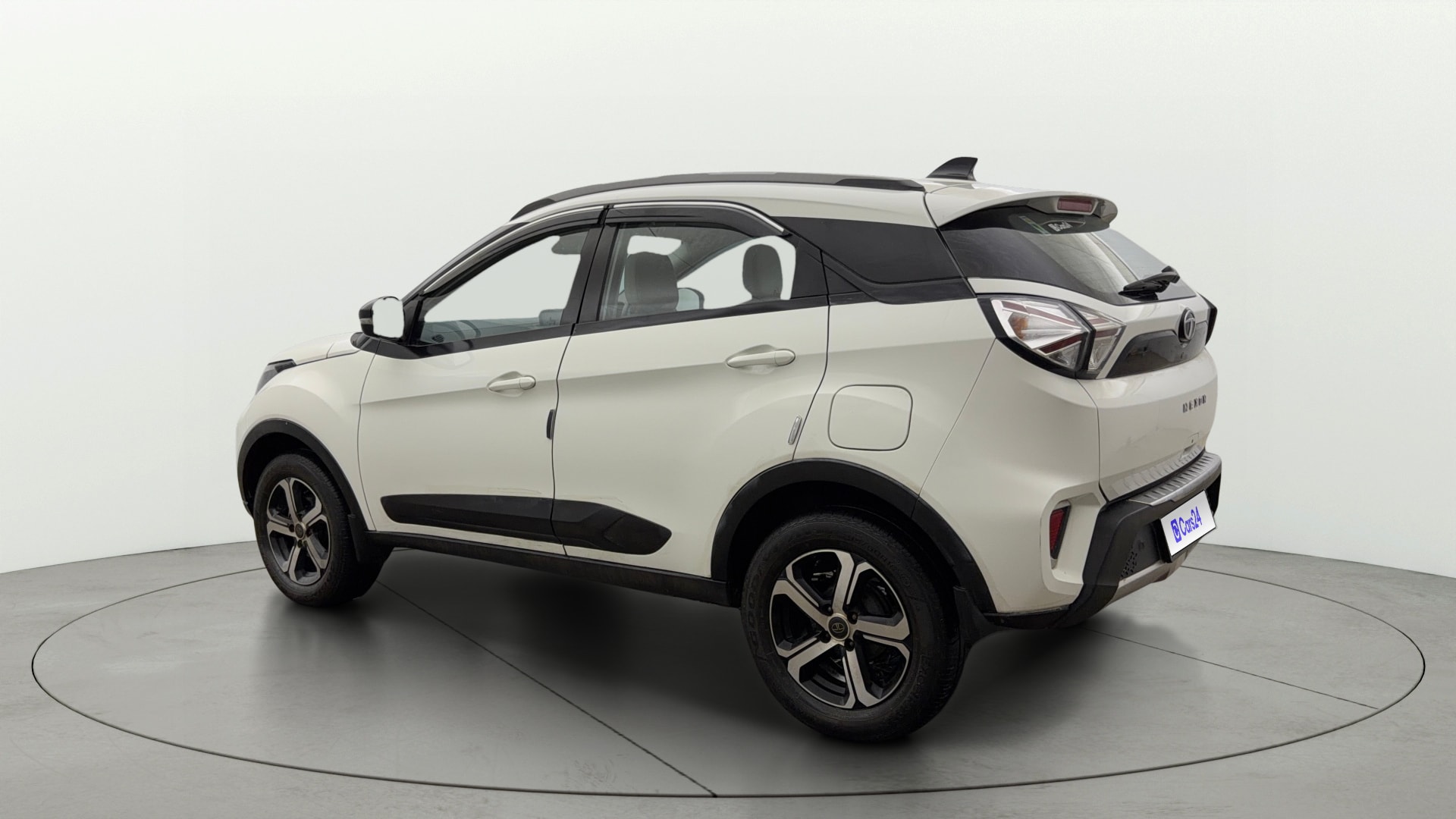 View 2024 Tata Nexon Revotron XE Image 2 Used 2024 Tata Nexon Revotron XE Image 2