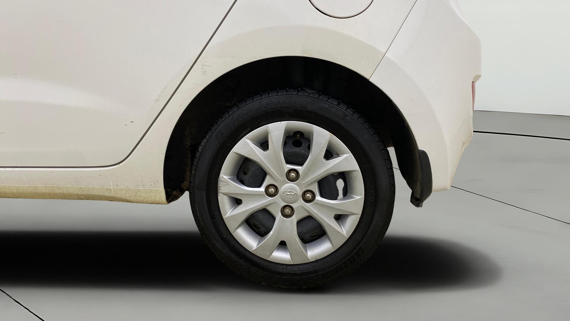 View 2015 Hyundai Grand i10 Magna 1.2 Kappa VTVT Image 11 Used 2015 Hyundai Grand i10 Magna 1.2 Kappa VTVT Image 11