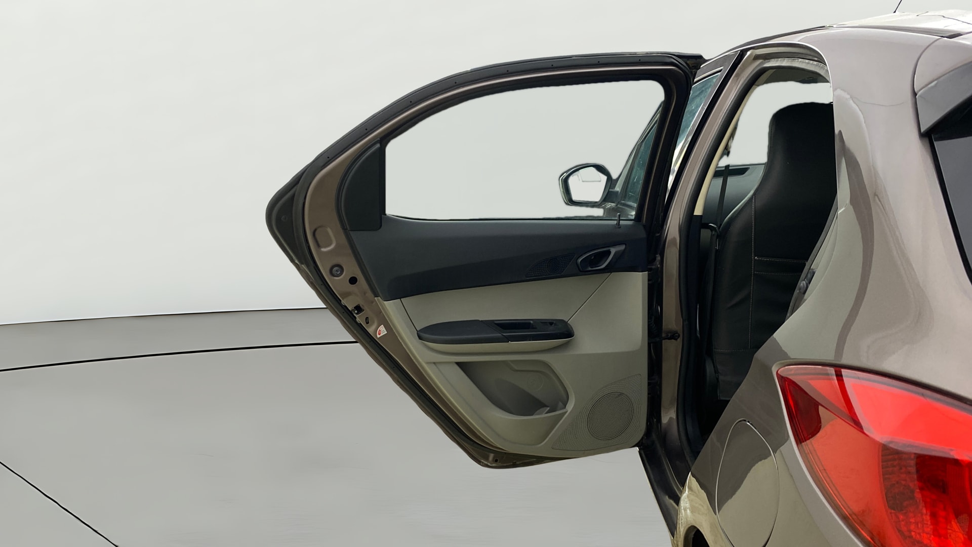 View 2018 Tata Tiago Revotorq XB Image 22 Used 2018 Tata Tiago Revotorq XB Image 22