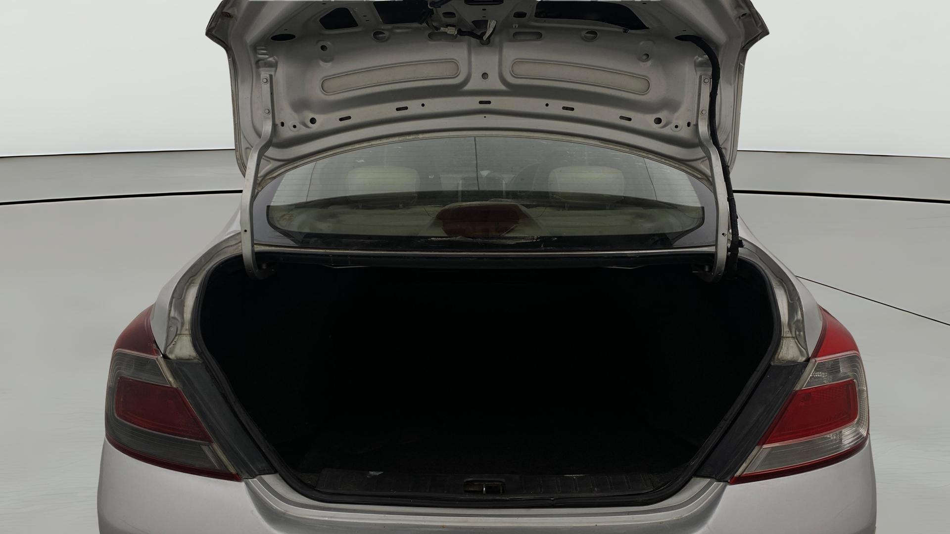 View 2013 Renault Scala RxZ Diesel Image 38 Used 2013 Renault Scala RxZ Diesel Image 38