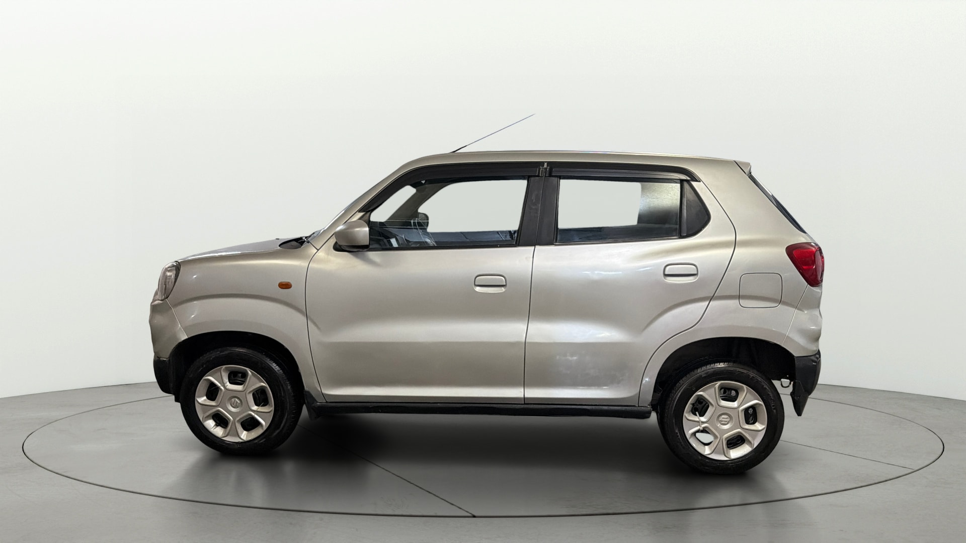 View 2019 Maruti Suzuki 1000 Base Variant Image 5 Used 2019 Maruti Suzuki 1000 Base Variant Image 5