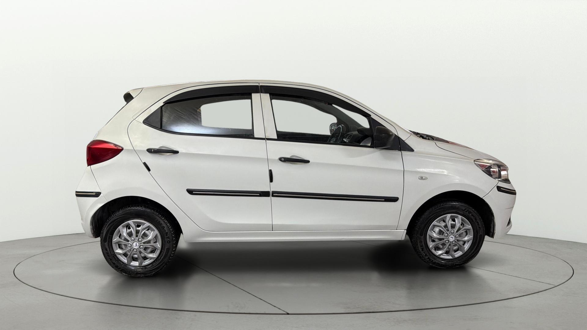 View 2018 Tata Tiago Revotorq XB Image 8 Used 2018 Tata Tiago Revotorq XB Image 8
