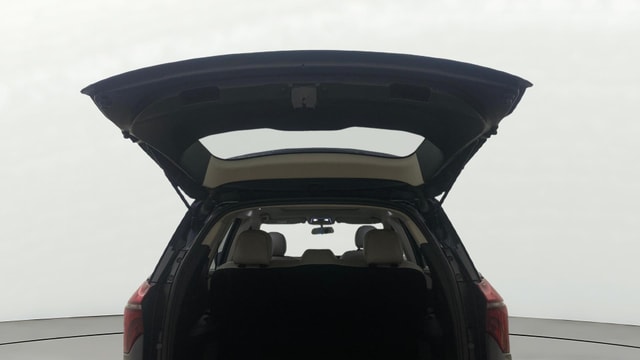 View Mahindra XUV700 Image 16 Used Mahindra XUV700 Image 16