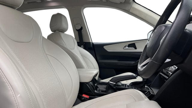 View Mahindra XUV700 Image 19 Used Mahindra XUV700 Image 19